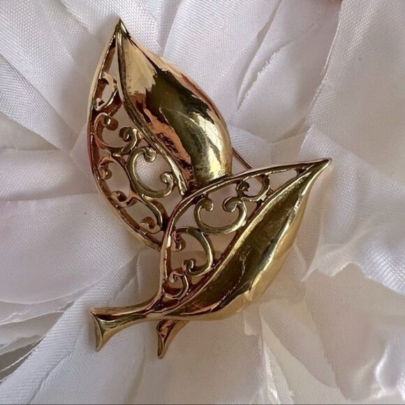 Vintage Gold Tone Boho Retro Dual Leaf Brooch Size 1.5” - Picture 2 of 10